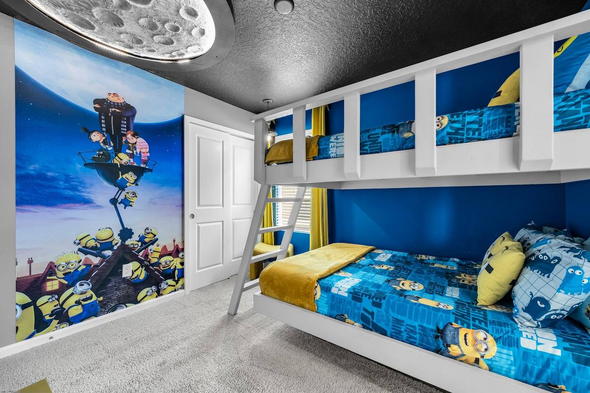 Quarto temático com beliches para as crianças